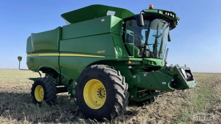 Зернозбиральний комбайн John Deere S670