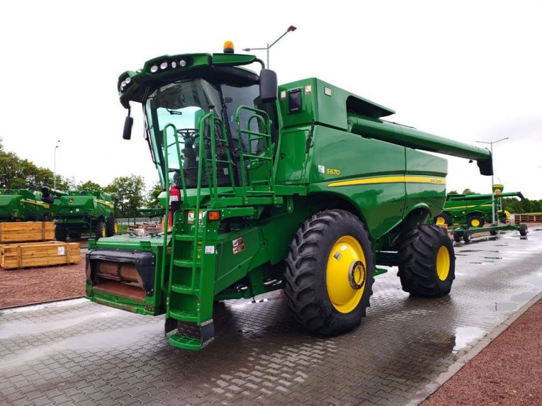 Зернозбиральний комбайн John Deere S670