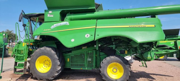 Комбайн зернозбиральний John Deer S670
