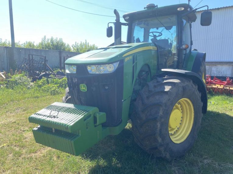 Трактор John Deere 8310R