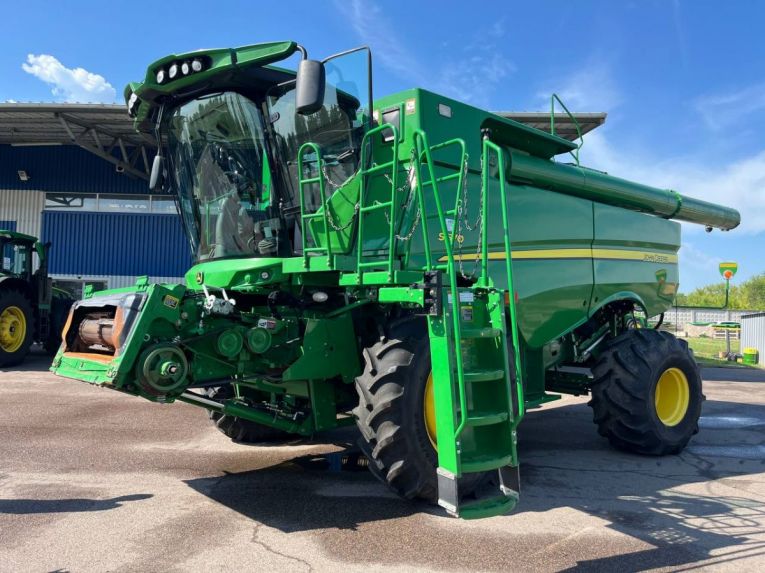 Зернозбиральний комбайн John Deere S670