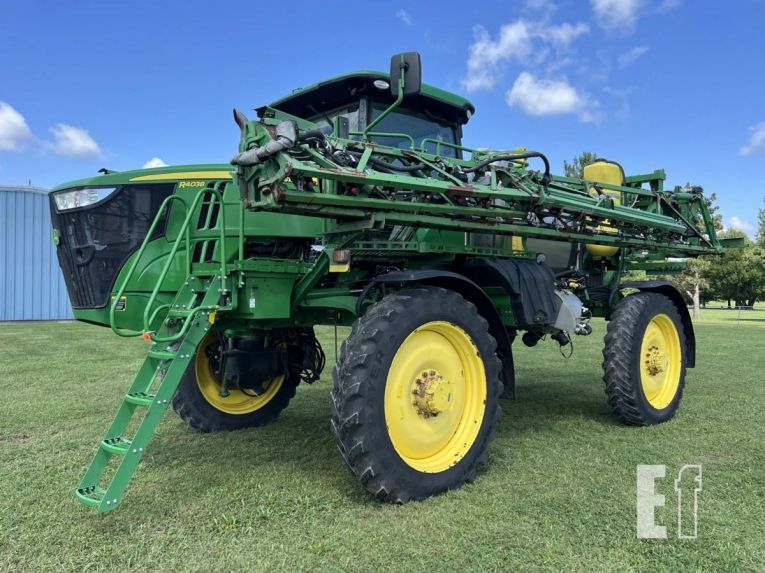 Самохідний обприскувач John Deere R4038