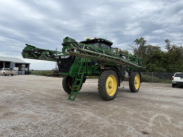 Самохідний обприскувач John Deere R4044