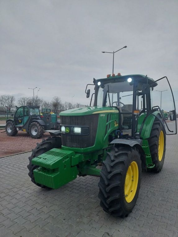 Трактор John Deere 6110B