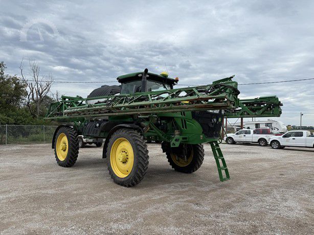 Самохідний обприскувач John Deere R4044