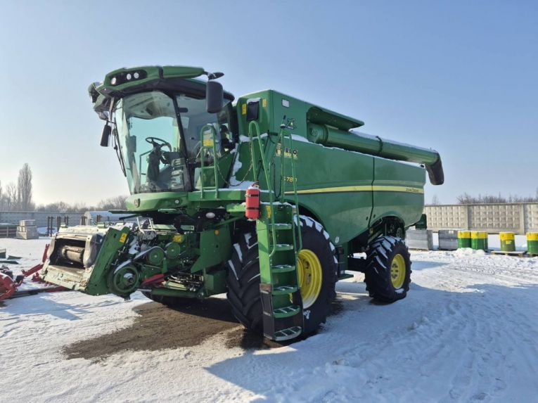 Комбайн зернозбиральний John Deer S780