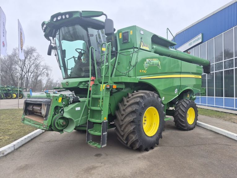 Зернозбиральний комбайн John Deere S770