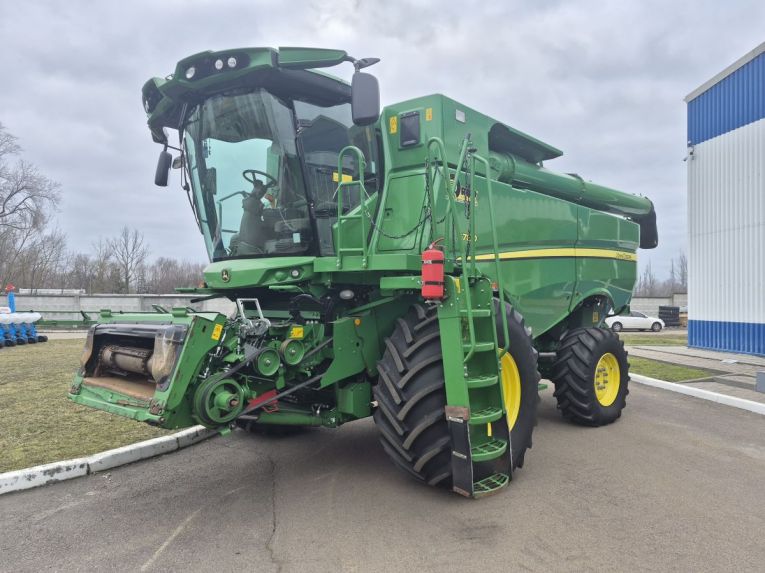 Комбайн зернозбиральний John Deere S780