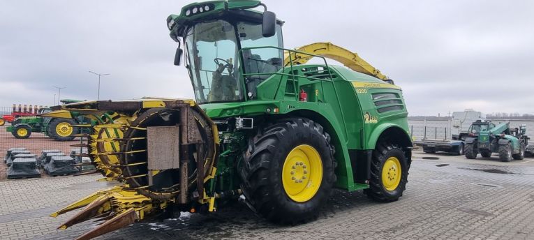 Силосозбиральний комбайн John Deere 8200