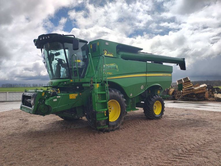 Зернозбиральний комбайн John Deere S770