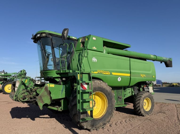Комбайн зернозбиральний John Deere 9880 STS