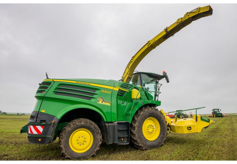 Виберіть кормозбирач John Deere і Ви інвестуєте в щось більше, ніж машина - завод на колесах!