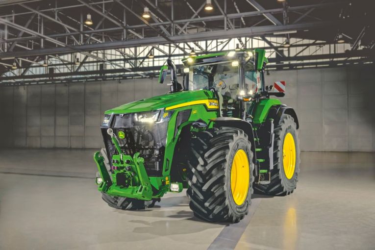 John Deere представив найпотужніший трактор стандартної конструкції 8R до 634 к.с.